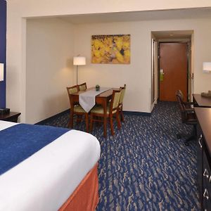 Comfort Inn & Suites New Orleans Airport North